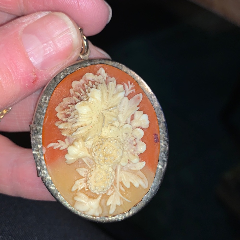 Vintage‎ Cameo Locket